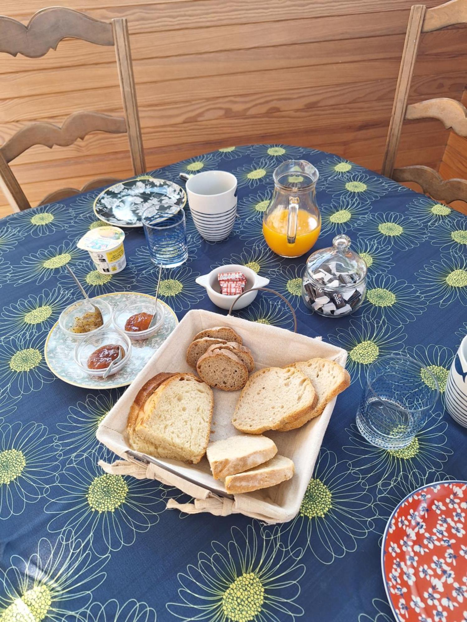 Nouelig Bras Bed & Breakfast Локтюди Екстериор снимка